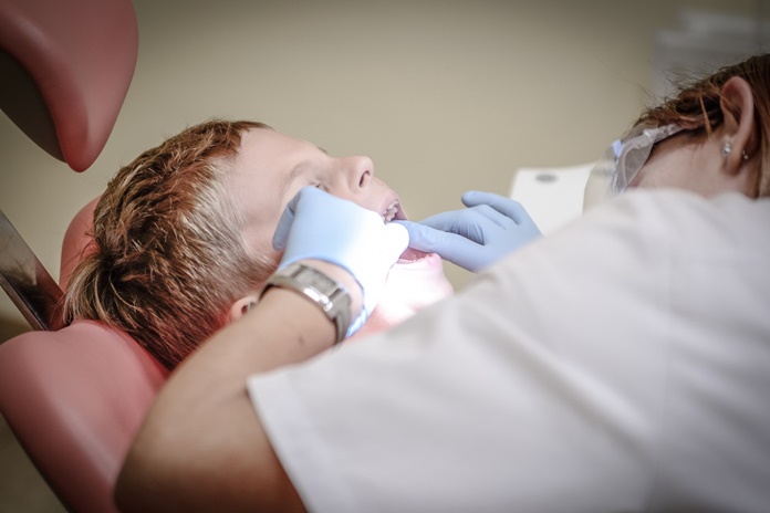 VMI siunčia laiškus odontologams, o savo svetainėje skelbia, kiek jie vidutiniškai uždirba