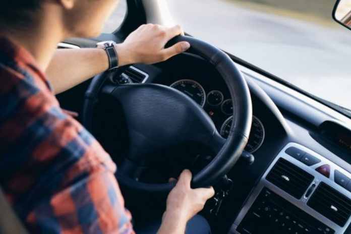 Saugus vairavimas: svarbu įvertinti eismo sąlygas ir pasirinkti saugų greitį