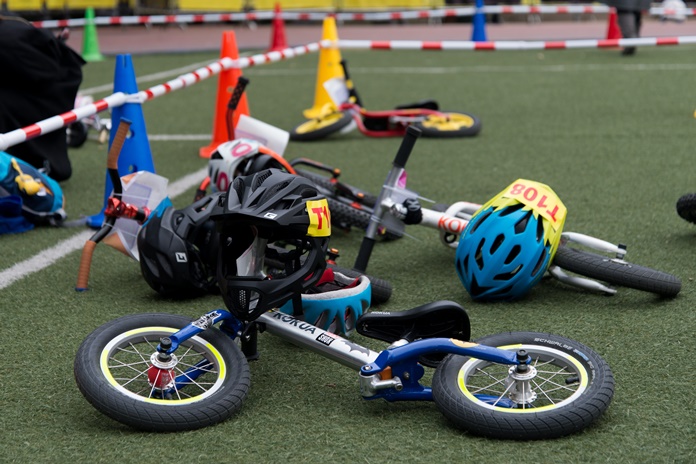 Savarankiškas vaikų važiavimas dviračiu: ką akcentuoti prieš išleidžiant juos į kelią