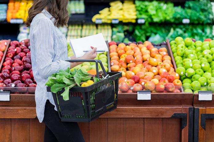 Sugriaukime mitus: kurie patarimai tikrai padeda sutaupyti pinigų perkant maisto produktus, o kurie yra seniena?