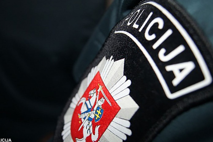 Apsimetęs policijos pareigūnų vyras iš moters pasisavino 10 tūkst. eurų
