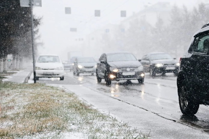ORAI ir eismo sąlygos: Šiandien daug kur protarpiais krituliai (šlapdriba, sniegas), plikledis
